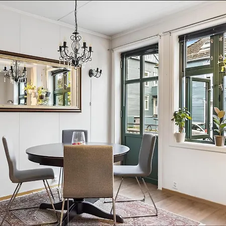 Stylish & Modern Apartment, In Centre ! Leilighet