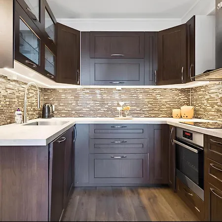 公寓 Stylish & Modern Apartment, In Centre, Free Parking Spot ! *