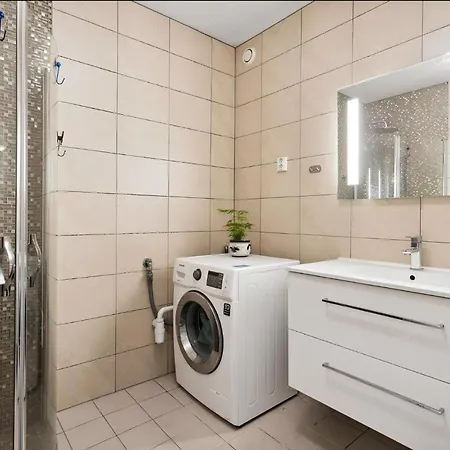公寓 Stylish & Modern Apartment, In Centre, Free Parking Spot ! 特隆赫姆